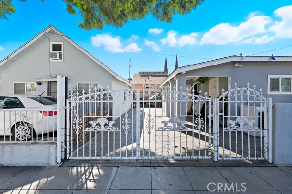 Detail Gallery Image 14 of 22 For 7010 San Vincente, Paramount,  CA 90723 - – Beds | – Baths