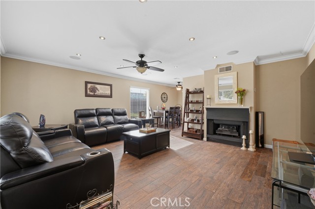 Detail Gallery Image 3 of 20 For 400 S Flower #99,  Orange,  CA 92868 - 2 Beds | 2/1 Baths