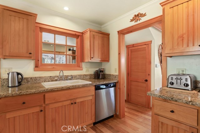 Detail Gallery Image 9 of 49 For 39061 Bayview Ln, Big Bear Lake,  CA 92315 - 2 Beds | 2 Baths