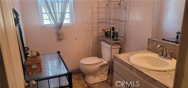 Detail Gallery Image 8 of 11 For 2912 W 30th, Los Angeles,  CA 90018 - 2 Beds | 2 Baths