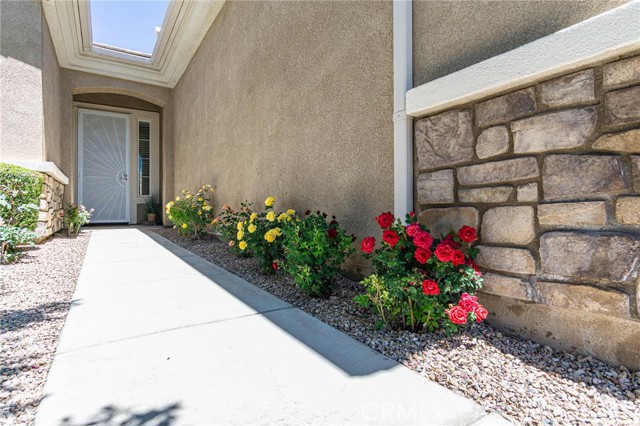 19478 Big Horn Street, Apple Valley CA: https://media.crmls.org/medias/9fa7460d-5883-4ff0-aa60-2fe3c9b0accd.jpg