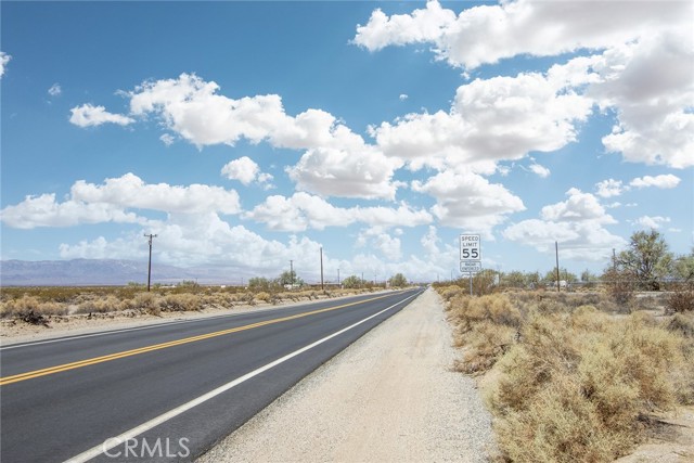 Detail Gallery Image 11 of 17 For 87000 Amboy Rd, Twentynine Palms,  CA 92277 - – Beds | – Baths