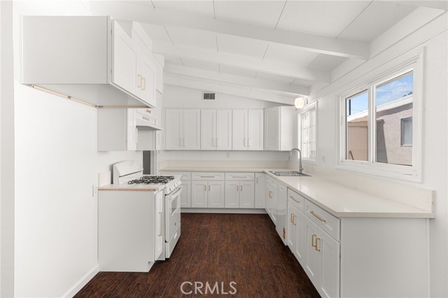 610 W Glen Lyn Drive, Glendora CA: https://media.crmls.org/medias/9fa7a55d-17df-4377-9328-4d2194ce5991.jpg