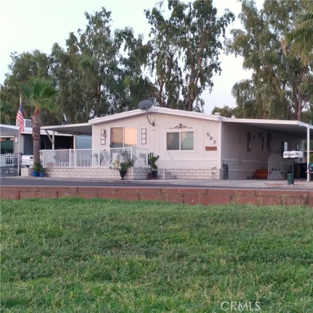 Detail Gallery Image 1 of 38 For 587 Beach Drive, Needles,  CA 92363 - 3 Beds | 2 Baths