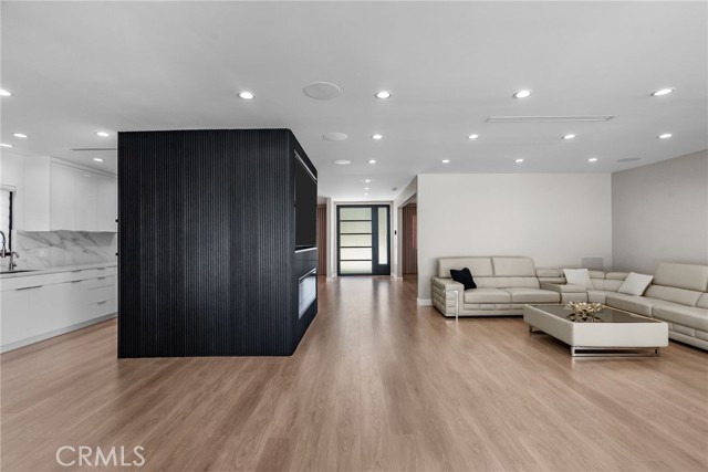 16810 Adlon Road, Encino CA: https://media.crmls.org/medias/9fa85b44-db2e-45ce-9aba-2b05668ce7d6.jpg