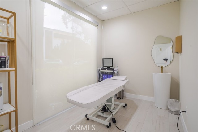  Commercial for Sale in Encino, California