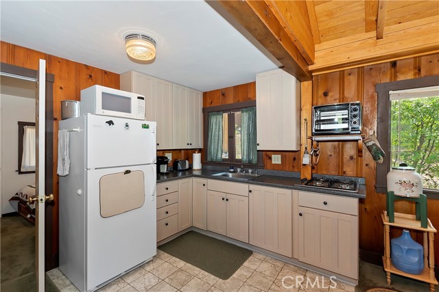 Detail Gallery Image 11 of 35 For 50 Metcalf Creek Trail, Big Bear Lake,  CA 92315 - 2 Beds | 1/1 Baths