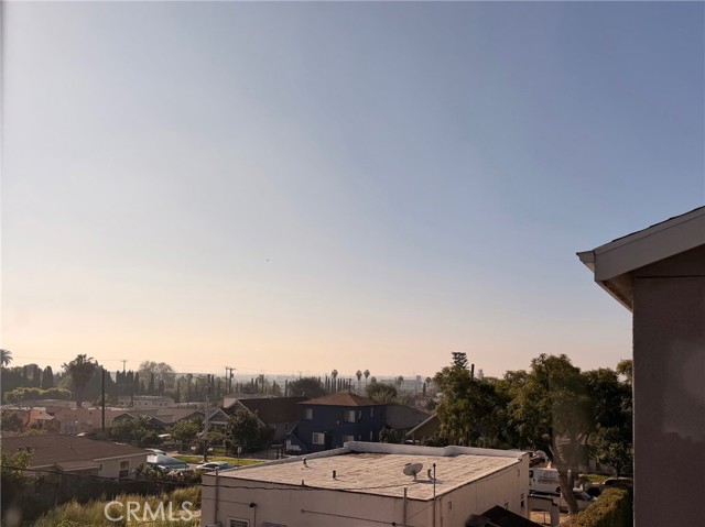 Detail Gallery Image 15 of 19 For 3527 3/4 Siskiyou, Los Angeles,  CA 90023 - 3 Beds | 3 Baths