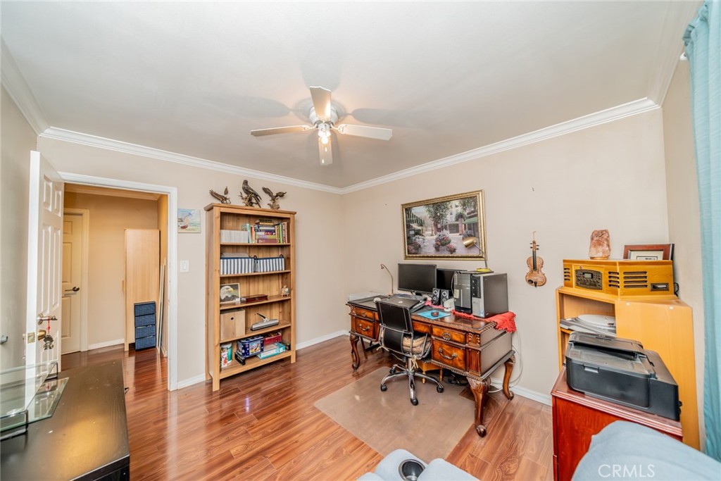 https://media.crmls.org/medias/9faadcb2-3eb5-4c85-a40d-4db46bdd5769.jpg?preset=X-Large