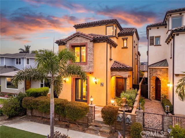212 Baltimore Avenue, Huntington Beach CA: https://media.crmls.org/medias/9fab107c-cdd7-45fc-8a26-d3c585a4d79c.jpg