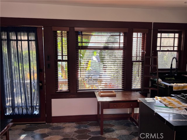 4115 S Carolina Street, San Pedro CA: https://media.crmls.org/medias/9fab77cc-f8cb-439f-afef-bce8cb614d10.jpg