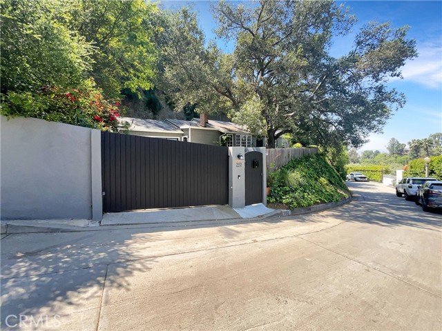 2252 Verde Oak Drive, Los Angeles CA: https://media.crmls.org/medias/9fac64a1-59d6-4f93-b91c-8abd8551a58e.jpg