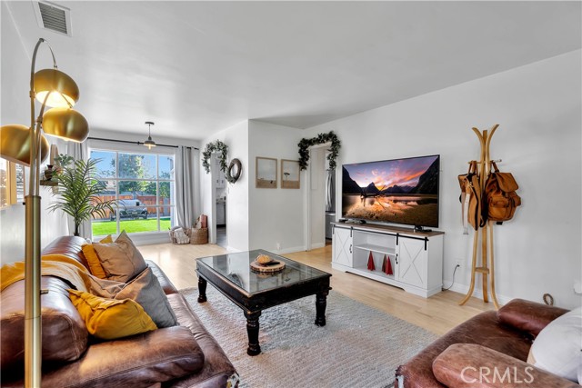 Detail Gallery Image 14 of 51 For 6514 Coldwater Canyon Ave, Valley Village,  CA 91606 - 4 Beds | 3 Baths