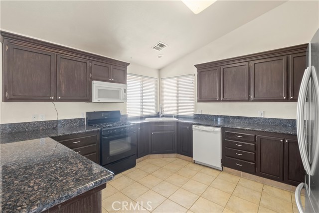 Detail Gallery Image 17 of 22 For 8849 Glade Avenue, California City,  CA 93505 - 3 Beds | 2 Baths