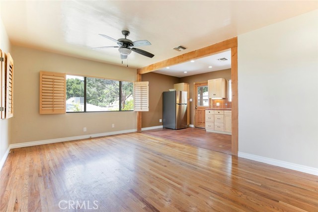 10630 Samoa Avenue, Tujunga CA: https://media.crmls.org/medias/9fae1046-78ba-4b2d-9903-3cd5c07d05ce.jpg