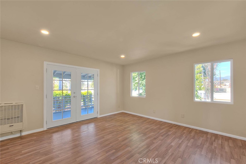 https://media.crmls.org/medias/9faed4f3-34e0-4983-bed2-46c450d00145.jpg?preset=X-Large