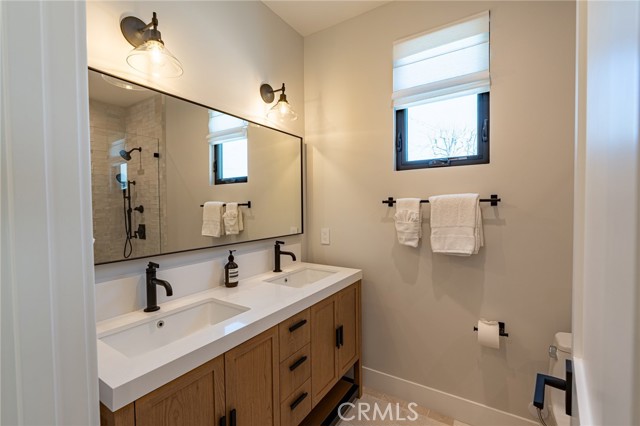 Detail Gallery Image 6 of 16 For 1589 Santa Ana #B,  Costa Mesa,  CA 92627 - 2 Beds | 2 Baths