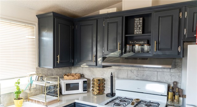 Detail Gallery Image 8 of 34 For 1410 E 6th St #30,  Corona,  CA 92879 - 3 Beds | 2 Baths