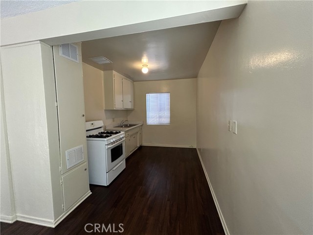 Detail Gallery Image 3 of 7 For 327 W Carson St #5,  Carson,  CA 90745 - 2 Beds | 1 Baths