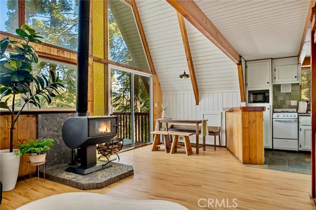 Detail Gallery Image 5 of 29 For 31661 Wagon Wheel, Running Springs,  CA 92382 - 3 Beds | 1/1 Baths