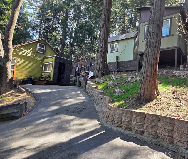 Detail Gallery Image 2 of 32 For 23553 Lake Dr, Crestline,  CA 92325 - 2 Beds | 2 Baths