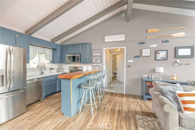 Detail Gallery Image 6 of 44 For 39054 Bayview Ln, Big Bear Lake,  CA 92315 - 3 Beds | 1/1 Baths