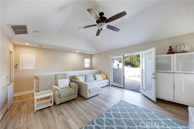 421 11th Street, Huntington Beach CA: https://media.crmls.org/medias/9fb219dd-4f34-4109-8d01-3ce6af69f5b6.jpg