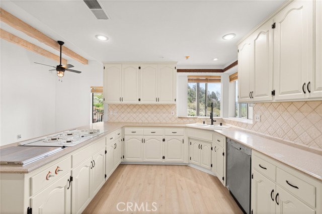 1116 Ca-2, Wrightwood CA: https://media.crmls.org/medias/9fb29bd7-db9a-46f6-bf93-3b4b483bd635.jpg