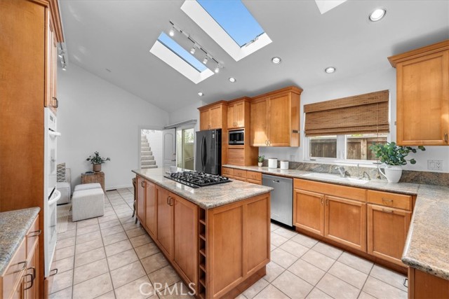 412 5th Street, Manhattan Beach, California 90266, 3 Bedrooms Bedrooms, ,3 BathroomsBathrooms,Residential,Sold,5th,SB23147369