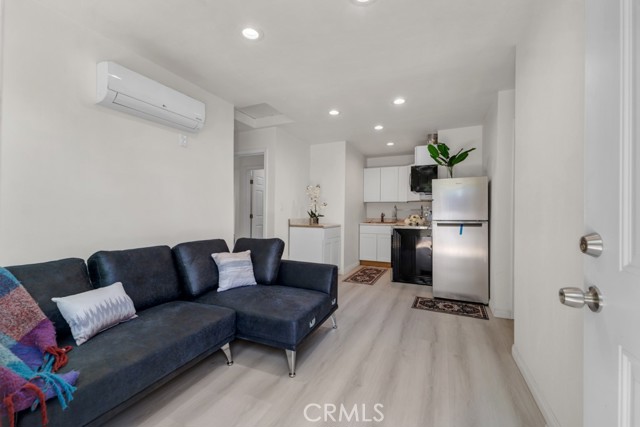 Detail Gallery Image 28 of 61 For 7701 Baird Ave, Reseda,  CA 91335 - – Beds | – Baths