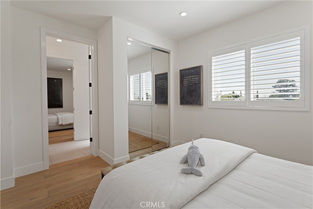https://media.crmls.org/medias/9fb4406e-3b3d-4533-bed3-ed5d38dc239a.jpg?preset=X-Large