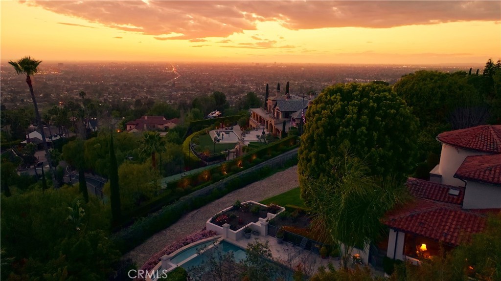 https://media.crmls.org/medias/9fb48111-4e7c-4698-b890-8f0ed586039e.jpg?preset=X-Large