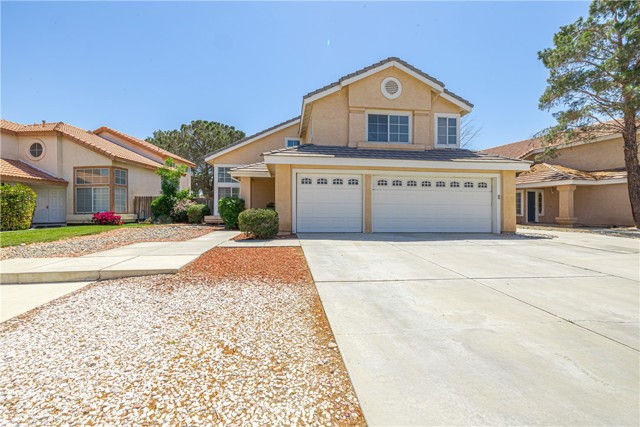 Detail Gallery Image 1 of 1 For 45726 Berkshire St, Lancaster,  CA 93534 - 3 Beds | 3 Baths