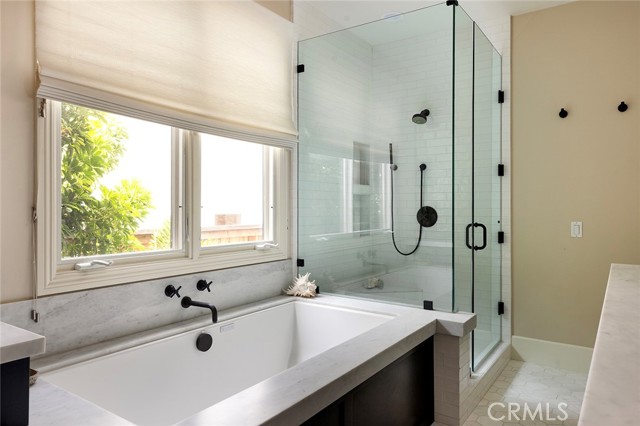 420 De Sola Terrace, Corona del Mar CA: https://media.crmls.org/medias/9fb614f3-f71d-4225-96b6-0d0b67da94d8.jpg