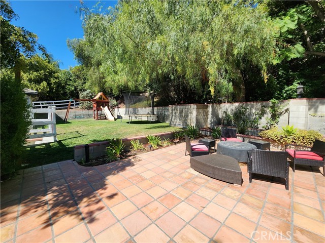 Detail Gallery Image 15 of 27 For 23747 Oakfield Rd, Hidden Hills,  CA 91302 - 5 Beds | 3/1 Baths