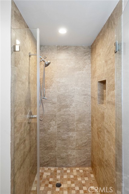 Detail Gallery Image 42 of 70 For 17211 Orozco St, Granada Hills,  CA 91344 - 5 Beds | 5/1 Baths
