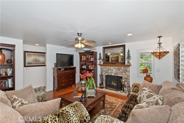 31816 Silver Spruce Drive, Running Springs CA: https://media.crmls.org/medias/9fb9c0c7-1963-44d0-b986-0dfe49e803b5.jpg