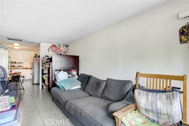 Detail Gallery Image 4 of 11 For 671 Greystone Ln, Hemet,  CA 92543 - – Beds | – Baths