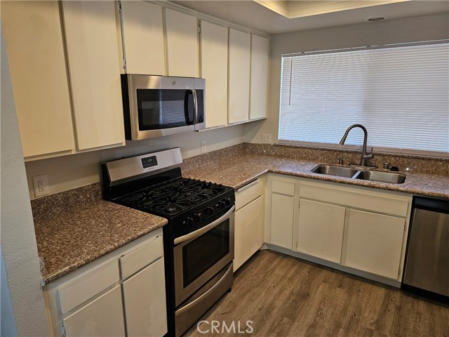 Detail Gallery Image 3 of 27 For 12860 Perris Bld #D6,  Moreno Valley,  CA 92553 - 2 Beds | 2 Baths