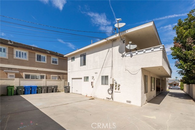 Back of building. One attached garage leads into unit 'D