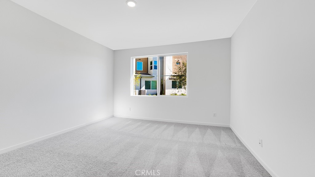 https://media.crmls.org/medias/9fbd75f4-6bd7-4297-bb17-2352dba81a96.jpg?preset=X-Large