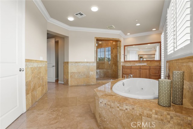 Image 35 of 75 For 12468 Longacre