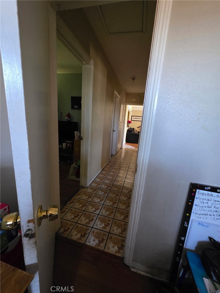 https://media.crmls.org/medias/9fbebadb-749d-48a2-a35a-5c0efd3ab8a1.jpg?preset=X-Large