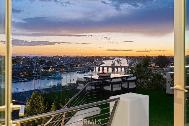 Detail Gallery Image 40 of 70 For 1409 Dolphin Terrace, Corona Del Mar,  CA 92625 - 5 Beds | 5/2 Baths