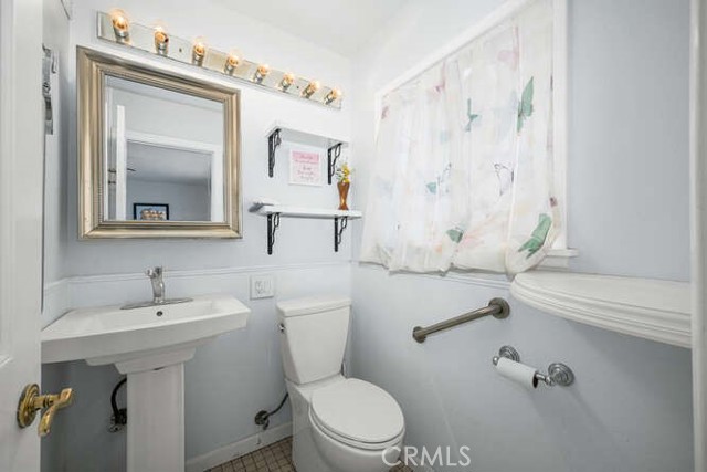 815 Marvista S Avenue, Seal Beach CA: https://media.crmls.org/medias/9fbf4ce0-63f0-4a29-88fe-3217e61beade.jpg