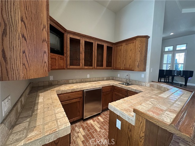 9003 Forest Oaks Court, Bakersfield CA: https://media.crmls.org/medias/9fbf930a-e995-4718-89f2-f3e324c1c156.jpg