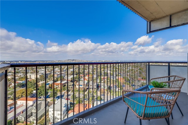 2999 E Ocean Boulevard, Long Beach CA: https://media.crmls.org/medias/9fc1861c-beca-414f-95a9-ca34dc0c8d86.jpg
