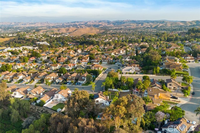 2424 Norte Vista Drive, Chino Hills CA: https://media.crmls.org/medias/9fc325aa-a6b8-4db3-ad9d-a433c6837c35.jpg