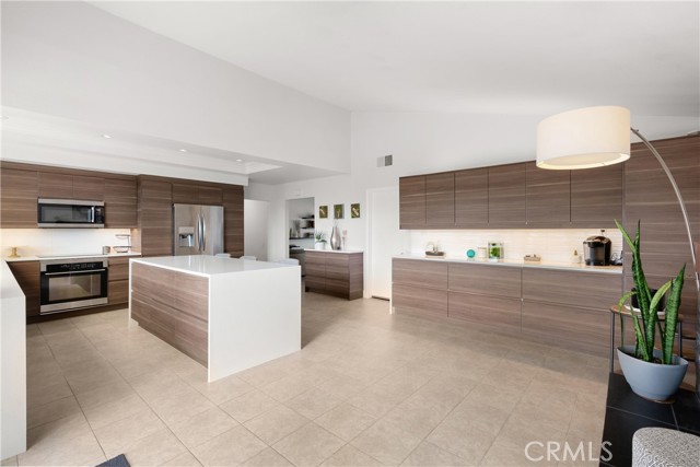 Detail Gallery Image 13 of 43 For 20442 Harbor Isle Ln, Huntington Beach,  CA 92646 - 3 Beds | 2 Baths