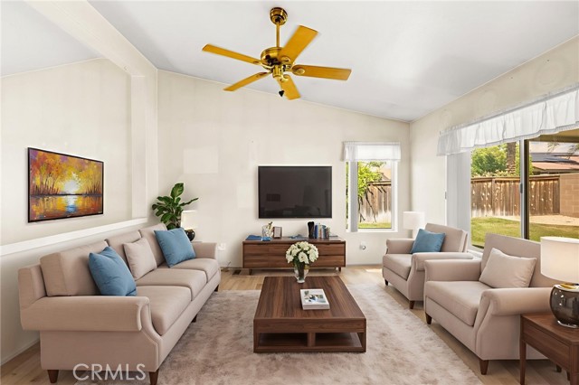 2755 Cambridge Avenue, Hemet CA: https://media.crmls.org/medias/9fc4e314-2147-473c-b5be-d2c88ec8bb70.jpg